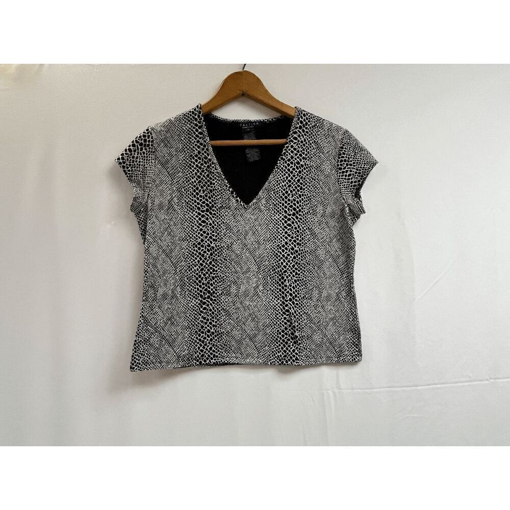 Reaction Kenneth Cole Womens Tunic Deep v-neck Cropped Blouse Black Medium